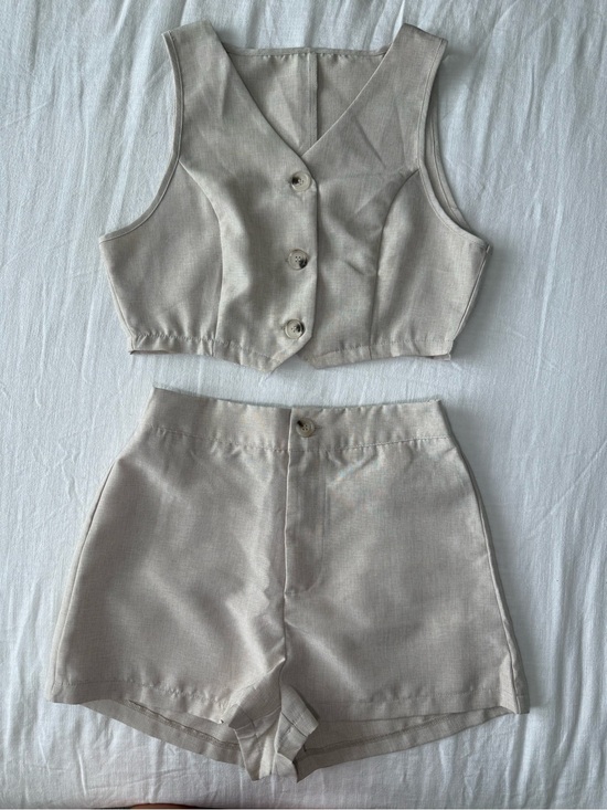 Amazon Pants - Linen looking Women's High-Waist Shorts Set in Light Beige